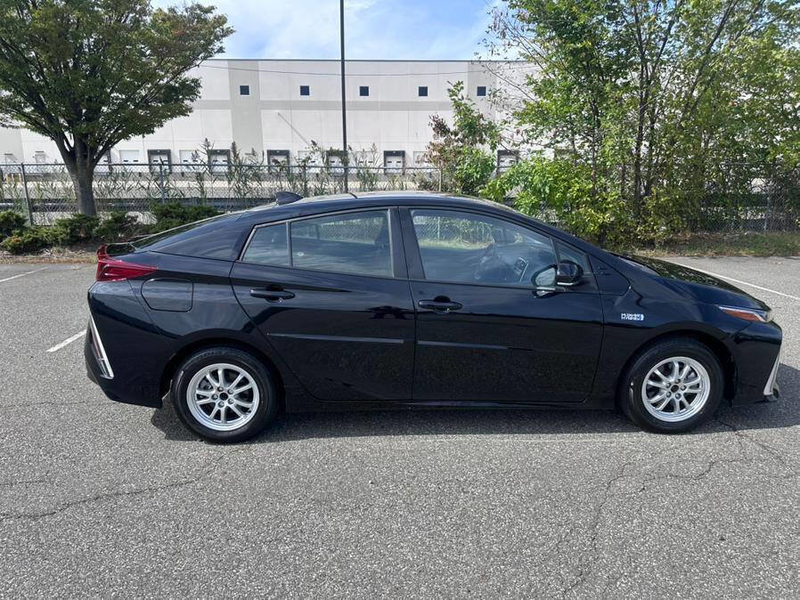 Used 2022 Toyota Prius Prime LE image 10