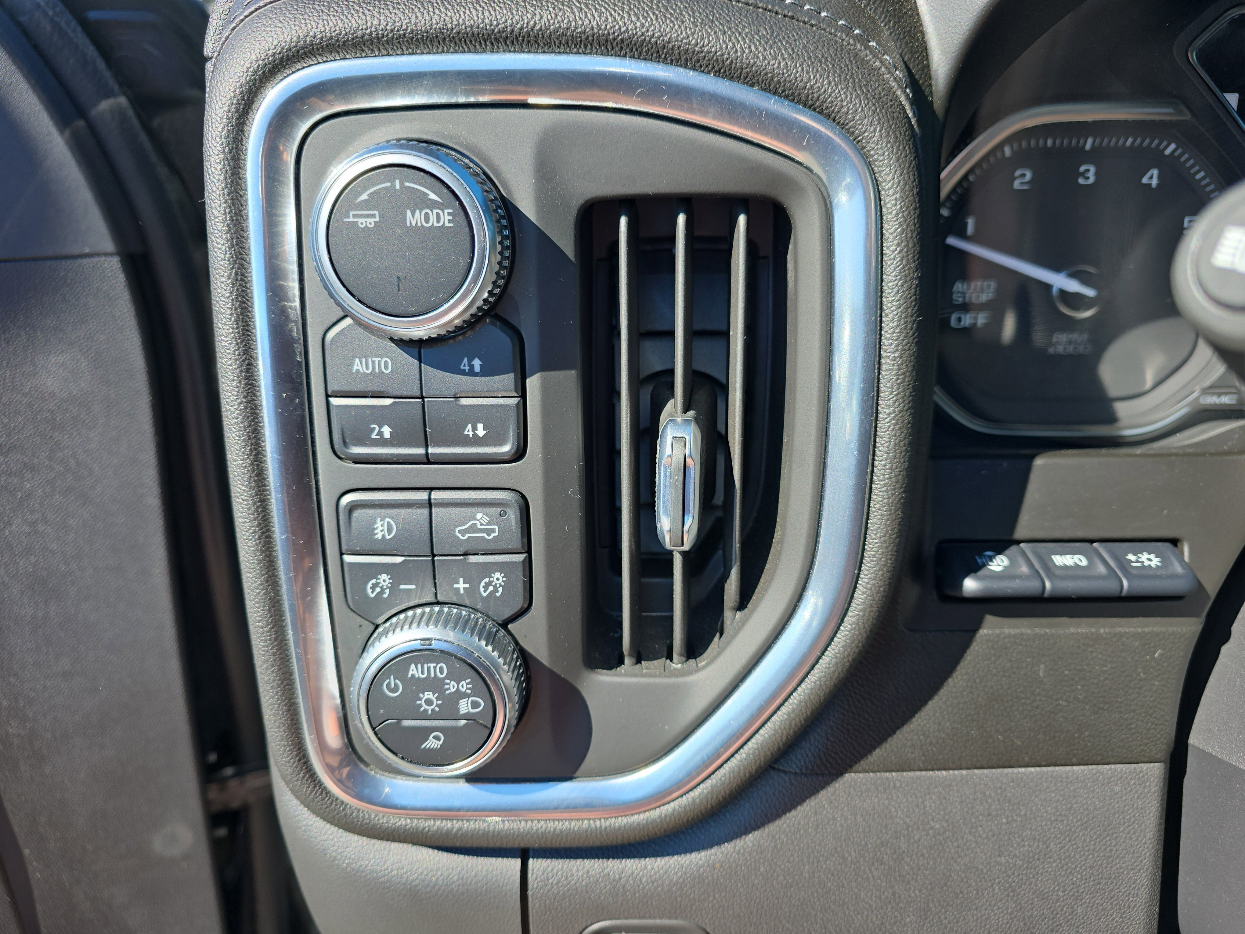 Used 2021 GMC Sierra 1500 Denali w/ Technology Package AWD/4WD image 24