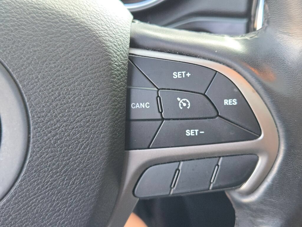 Used 2019 Jeep Grand Cherokee Limited AWD/4WD image 36