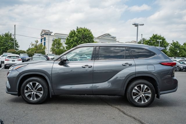Used 2020 Toyota Highlander XLE AWD/4WD image 4