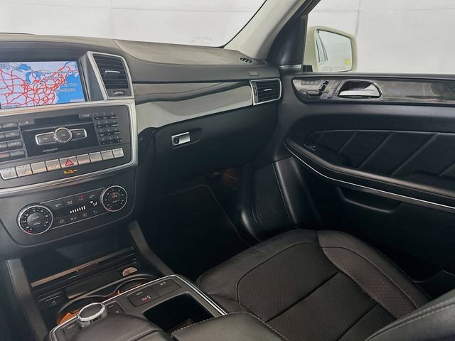 Used 2016 Mercedes-Benz GL 550 4MATIC image 25