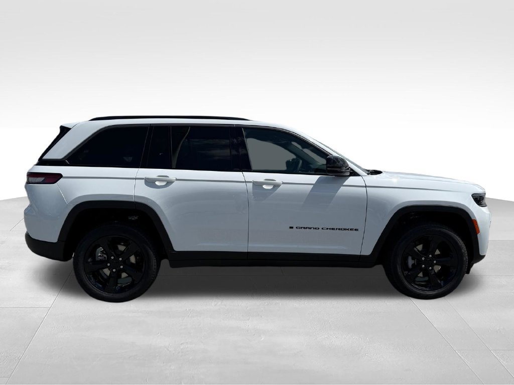 New 2026 Jeep Grand Cherokee Limited w/ Limited Altitude Package AWD/4WD image 30
