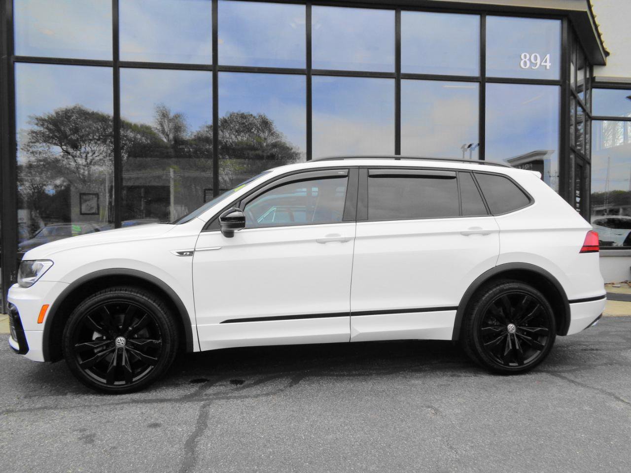 Used 2021 Volkswagen Tiguan SE R-Line AWD/4WD image 8