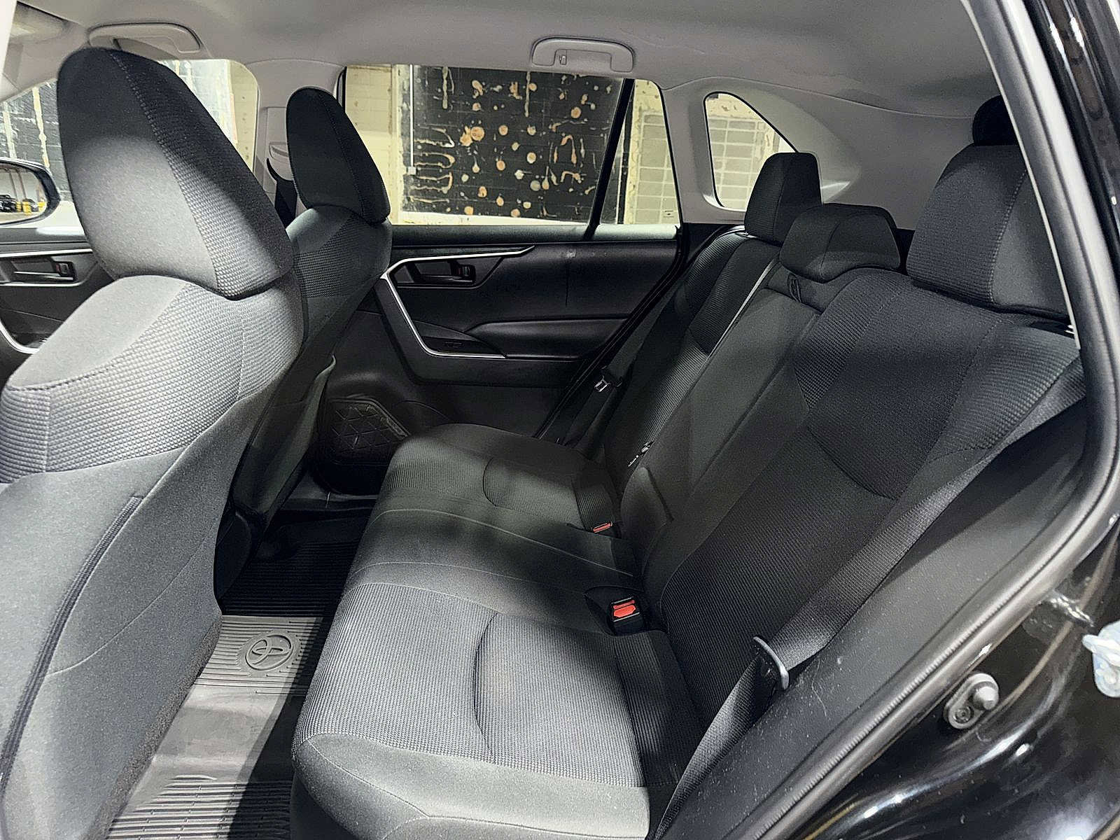 Used 2020 Toyota RAV4 LE image 17