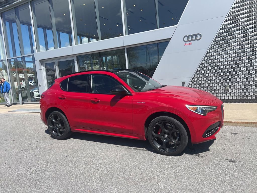 Used 2023 Alfa Romeo Stelvio Veloce AWD/4WD image 10
