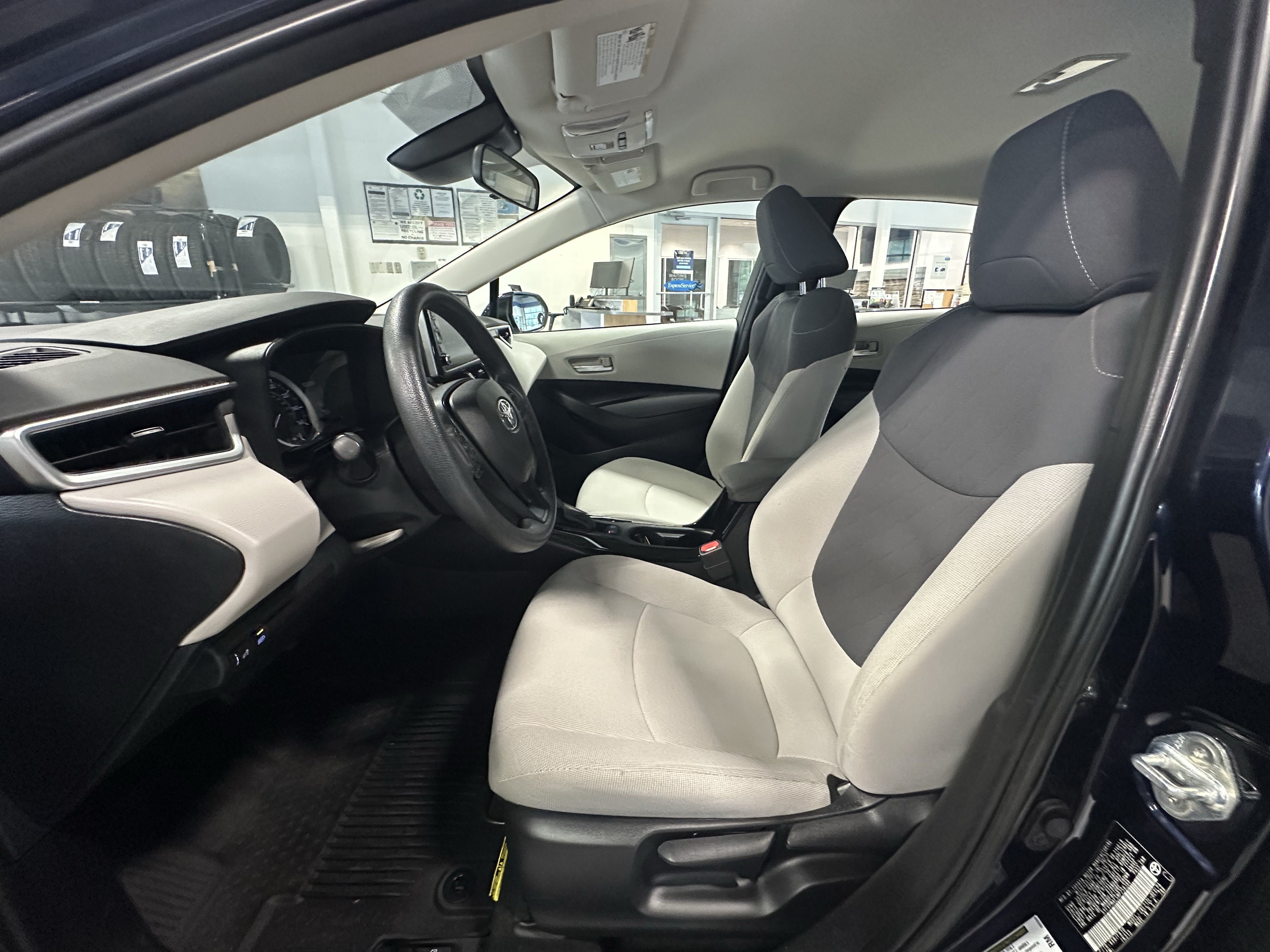 Used 2021 Toyota Corolla LE w/ LE Convenience Package FWD image 9