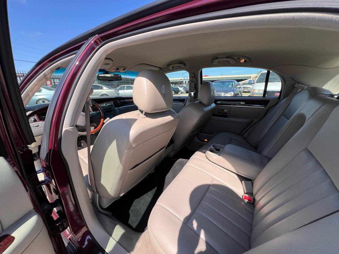 Used 2006 Lincoln Town Car Signature RWD image 49