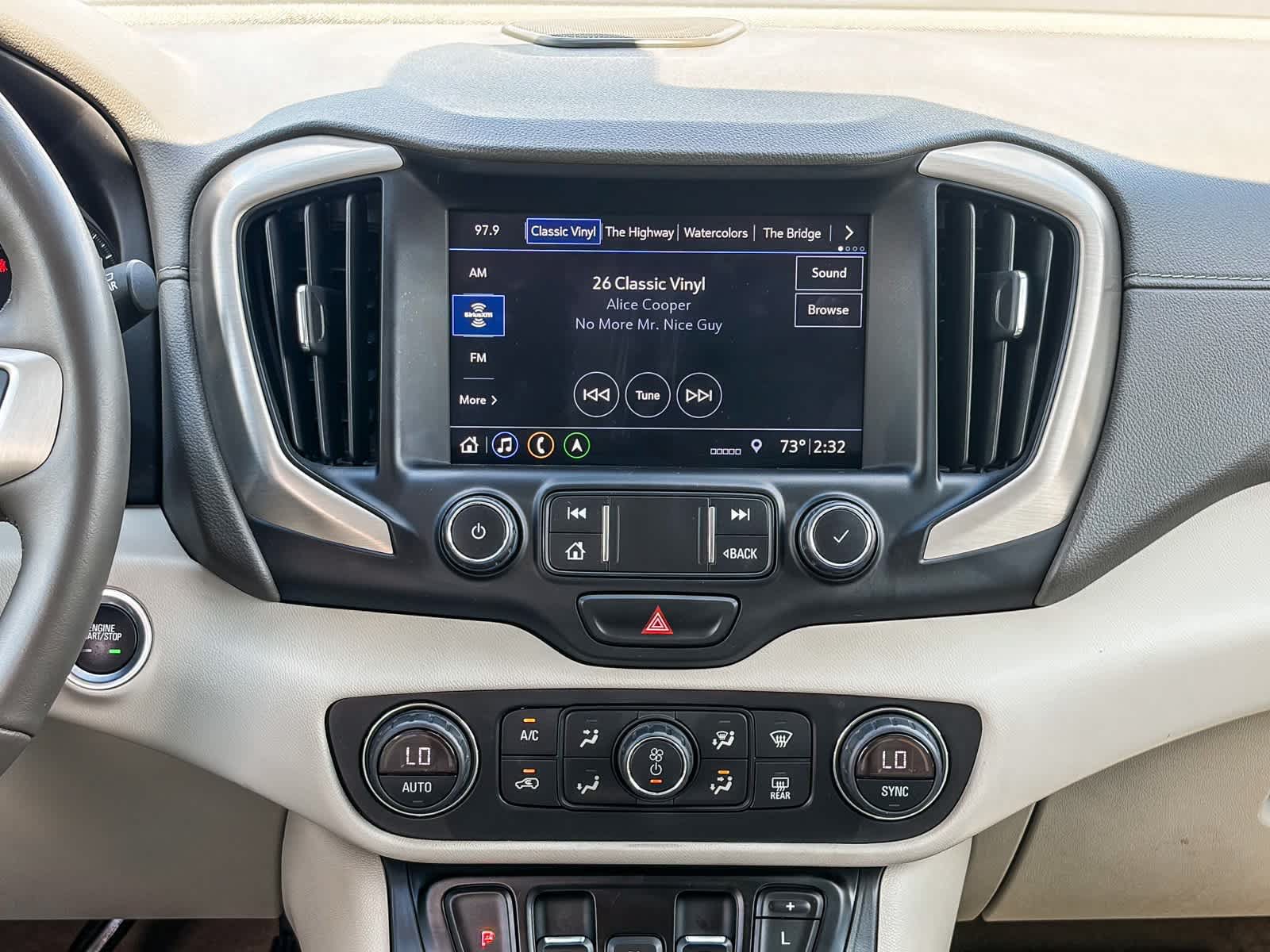 Used 2020 GMC Terrain Denali w/ Denali Premium Package FWD image 12
