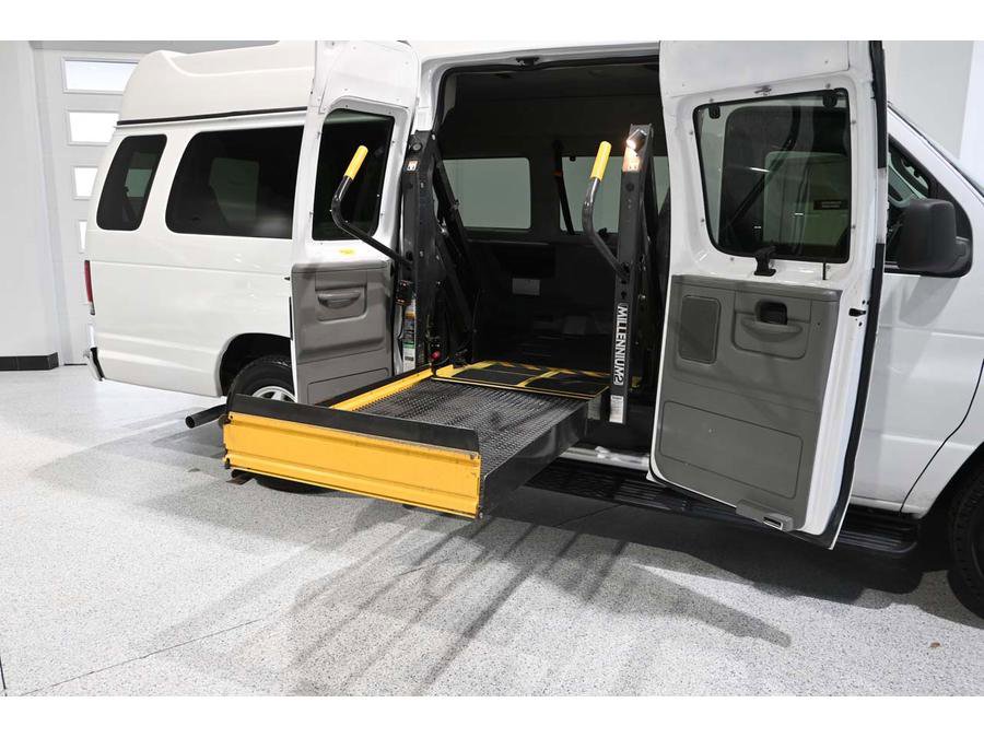 Used 2012 Ford E-350 and Econoline 350 XLT image 18