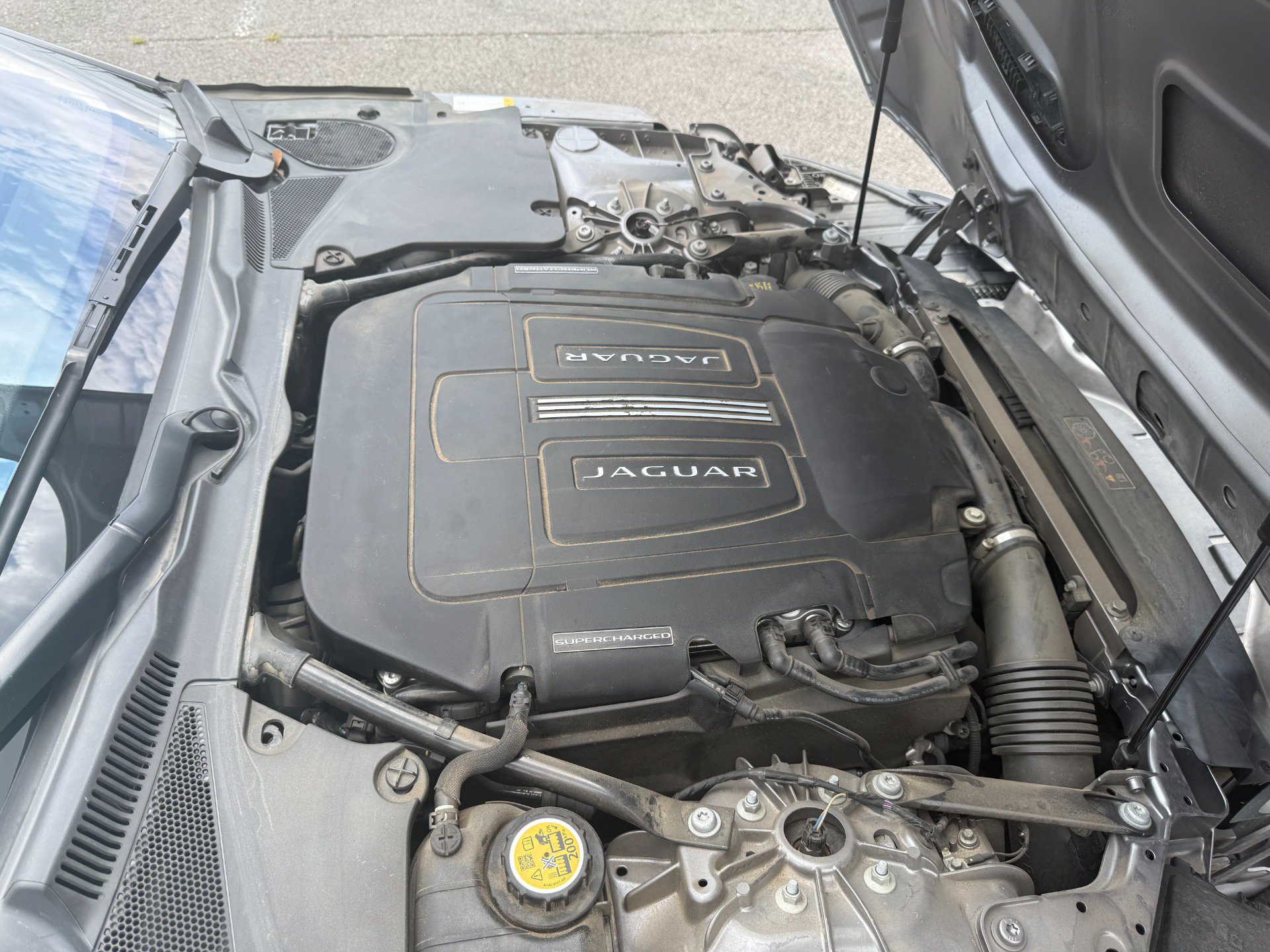 Used 2023 Jaguar F-TYPE Coupe RWD image 12