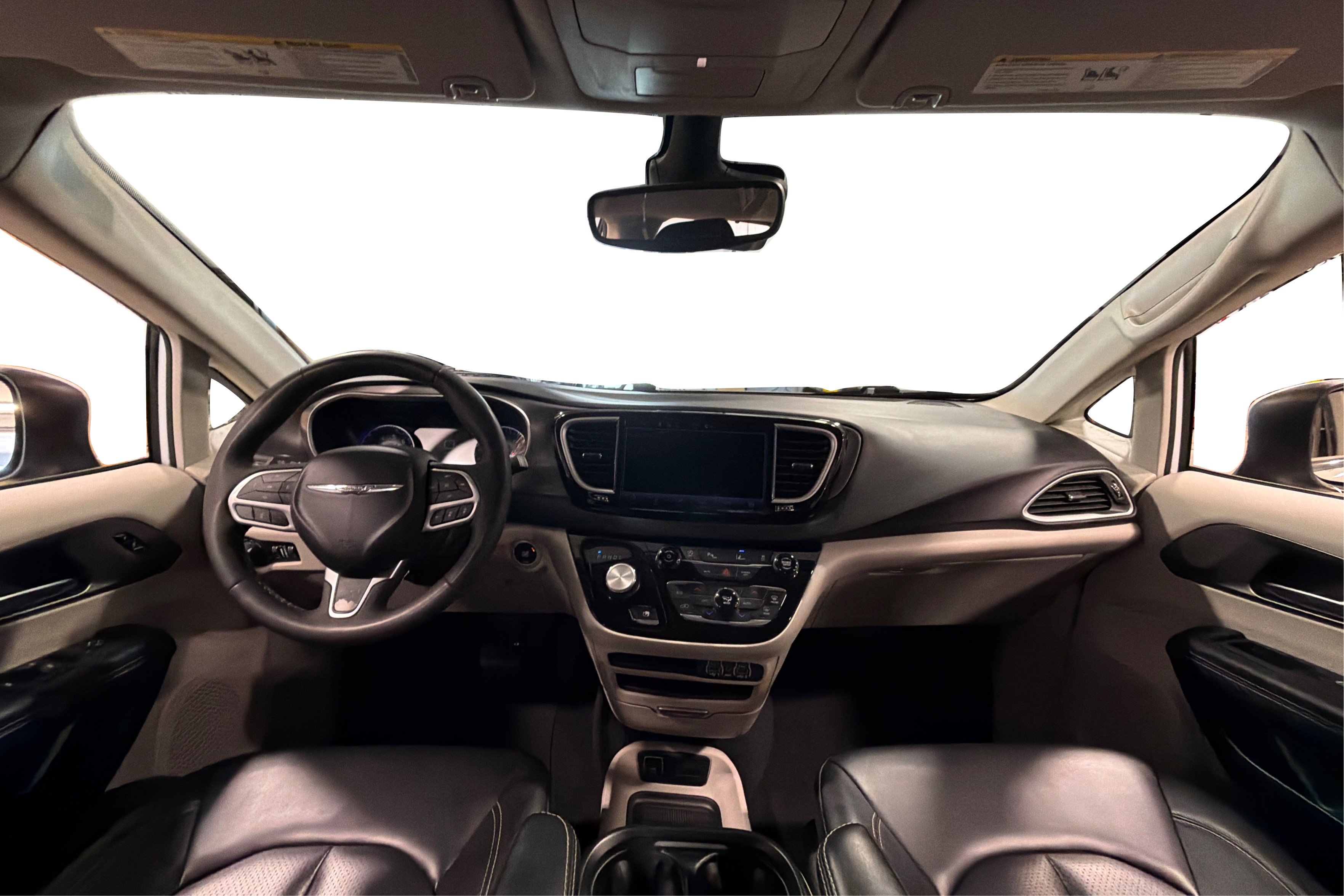 Used 2023 Chrysler Pacifica Touring-L FWD image 41