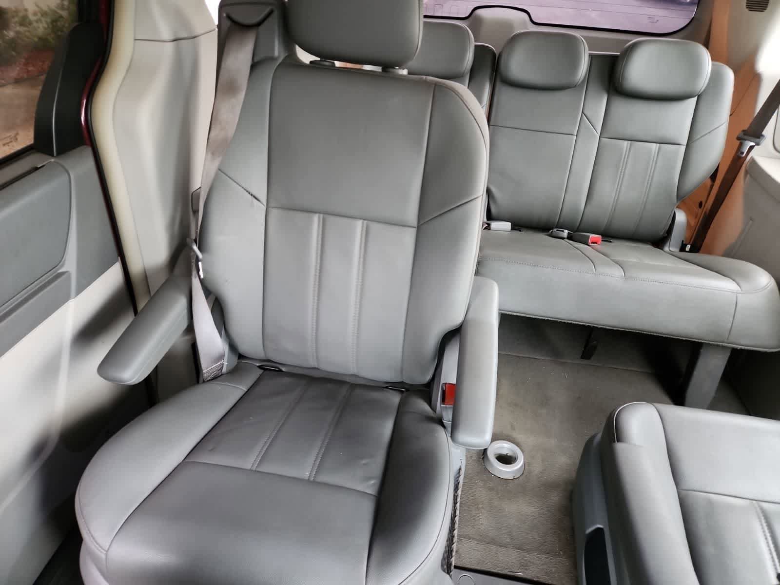 Used 2008 Chrysler Town & Country Touring FWD image 20