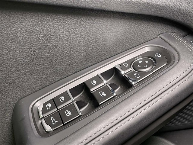 Used 2025 Porsche Macan image 40