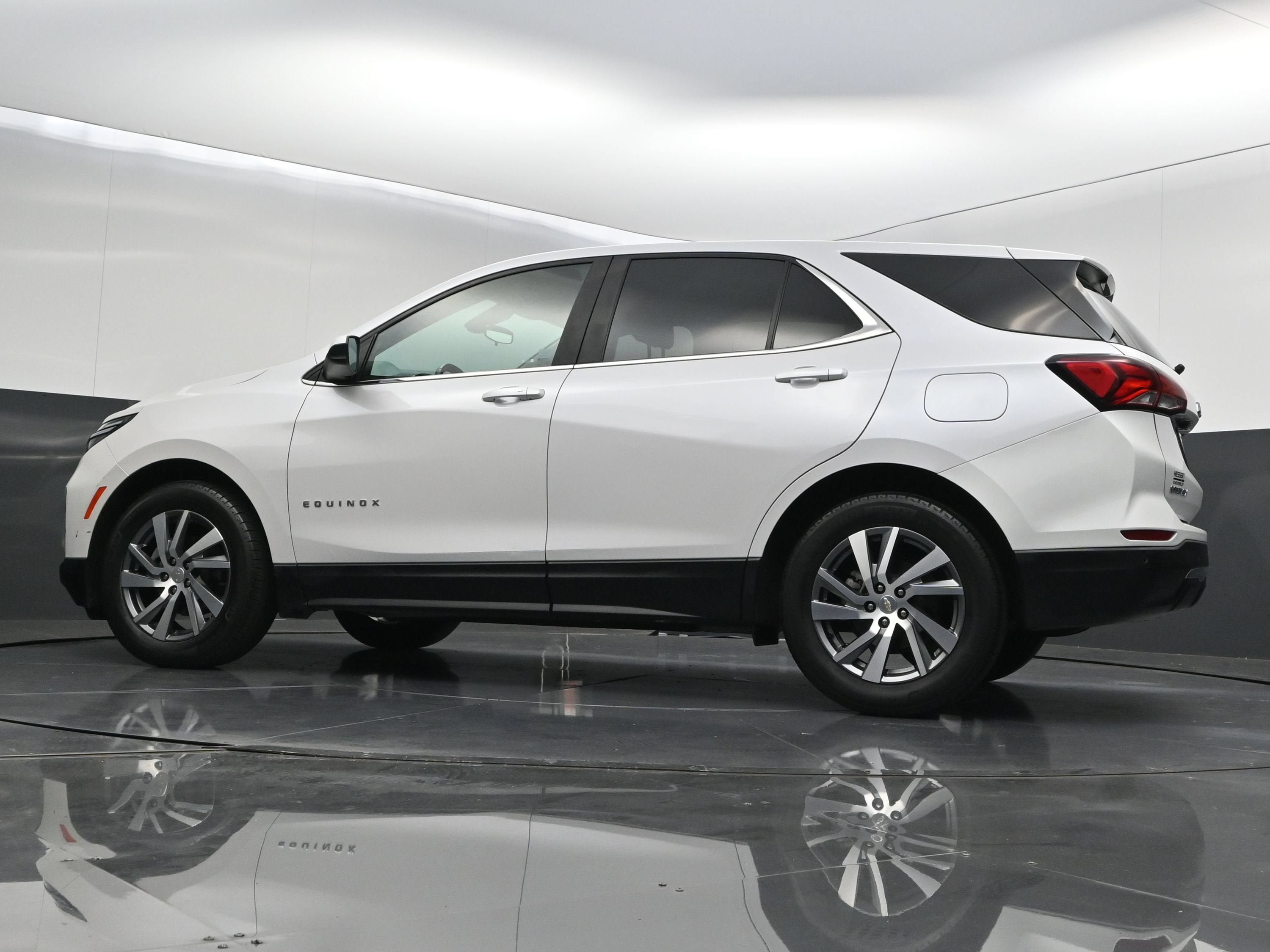 Used 2022 Chevrolet Equinox LT FWD image 40