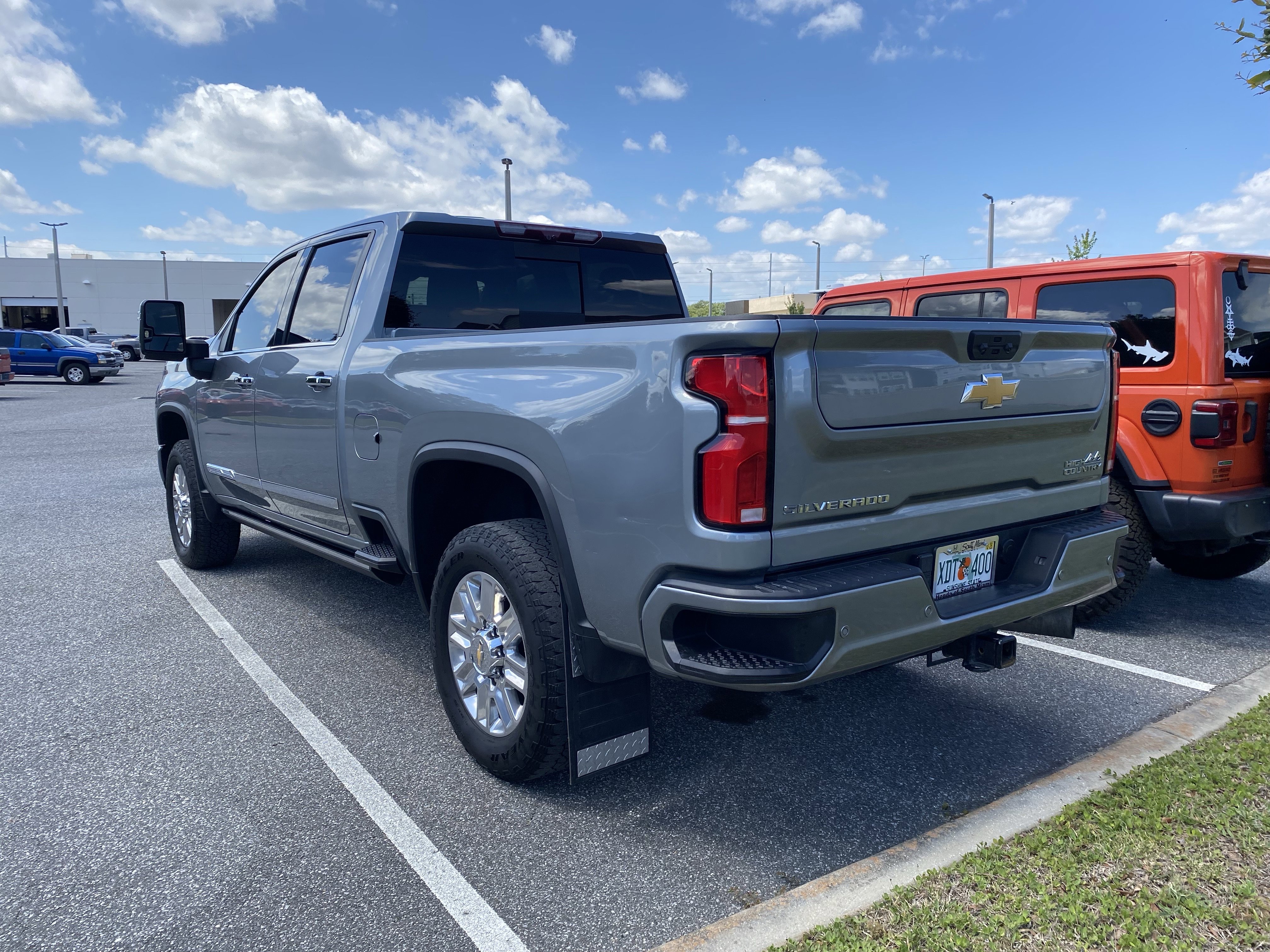 Used 2024 Chevrolet Silverado 2500 High Country w/ High Country Premium Package AWD/4WD image 9