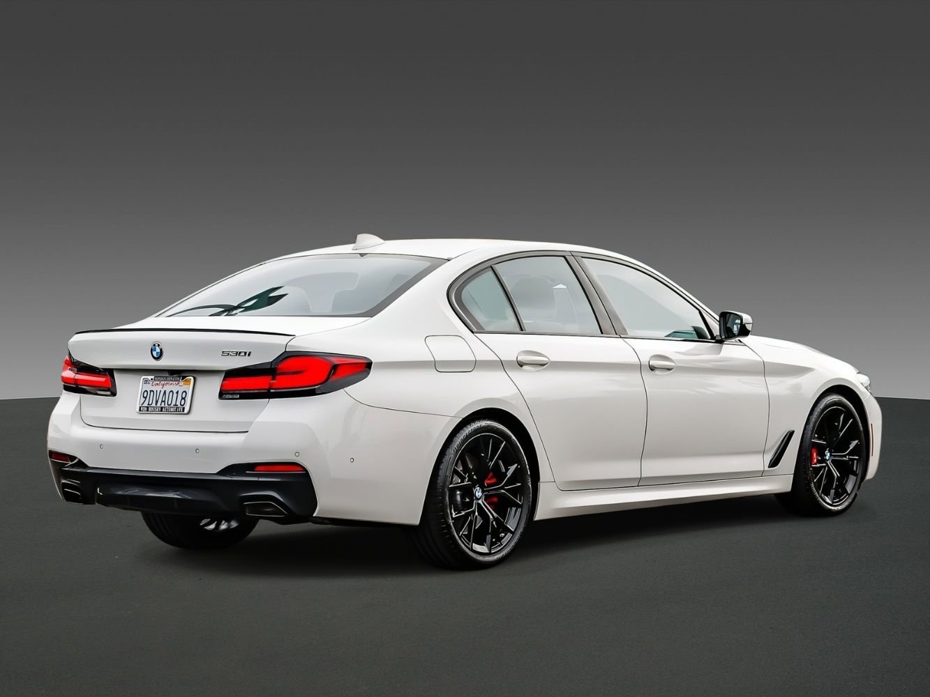 Used 2023 BMW 530i w/ M Sport Package image 4