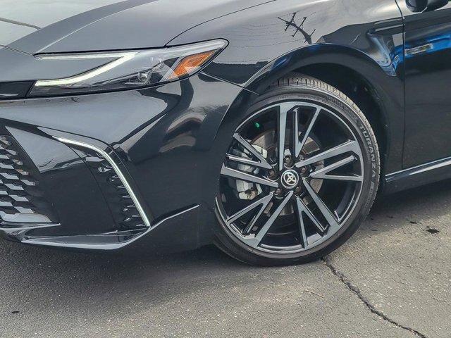 Used 2025 Toyota Camry XSE FWD image 4