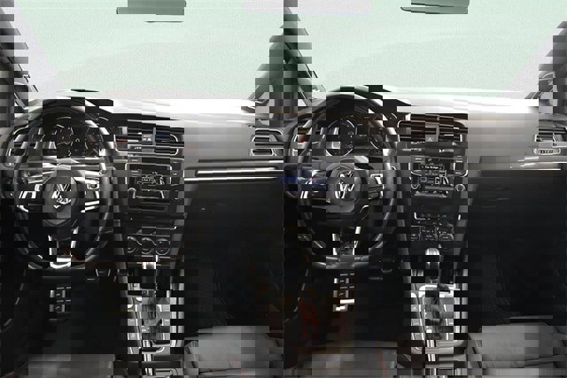 Used 2015 Volkswagen Golf 4-Door image 8