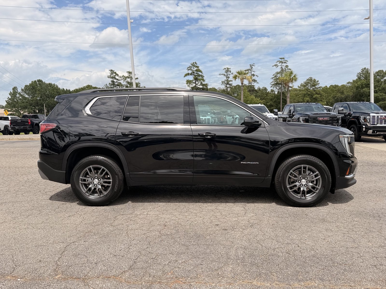 Used 2025 GMC Acadia Elevation FWD image 13