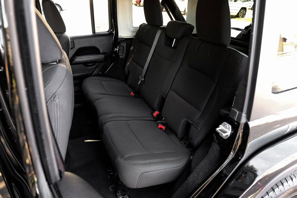 Used 2020 Jeep Wrangler Unlimited Sahara image 48