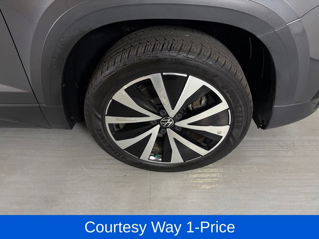 Used 2024 Volkswagen Taos SE FWD image 12