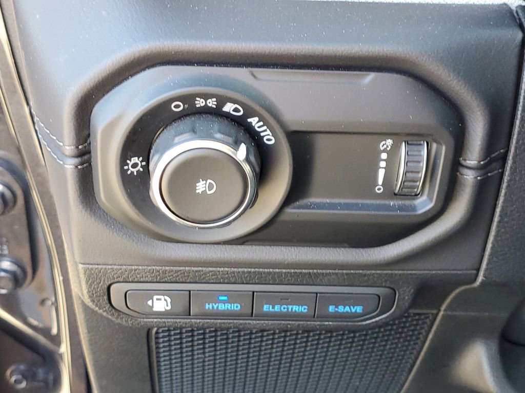 Used 2025 Jeep Wrangler Unlimited Sahara AWD/4WD image 20