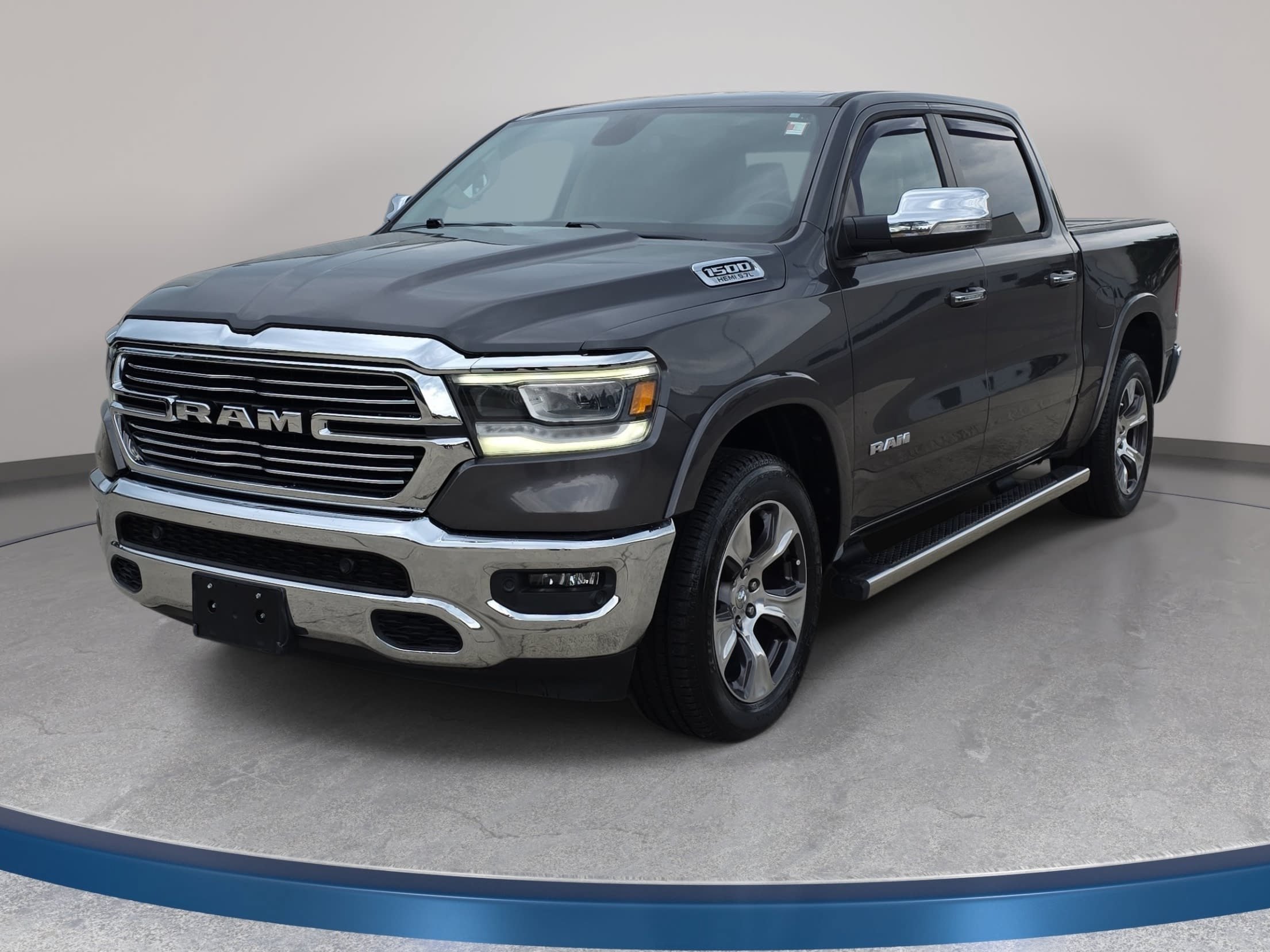 Used 2019 RAM 1500 Laramie AWD/4WD image 1