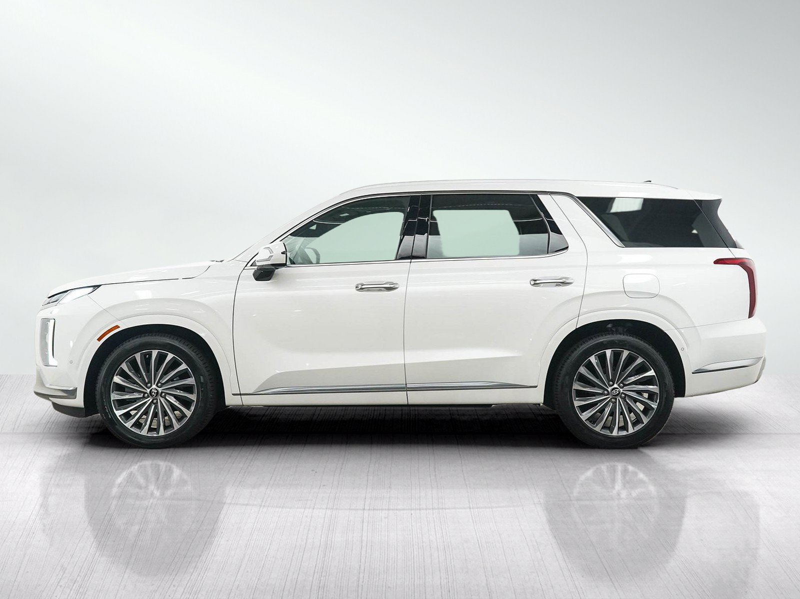 Used 2024 Hyundai Palisade Calligraphy AWD/4WD image 2