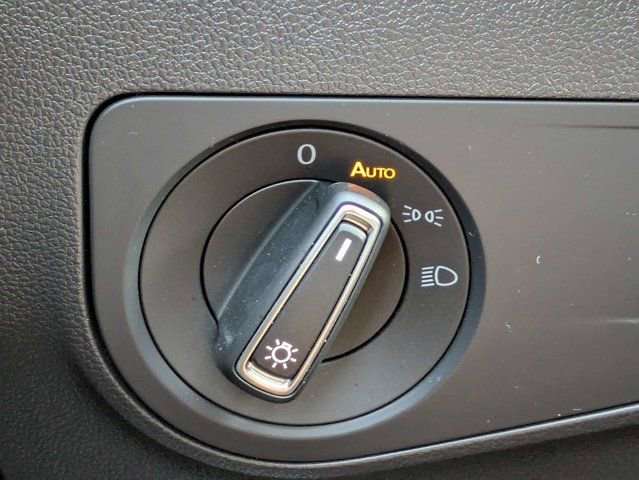 Used 2024 Volkswagen Tiguan SE AWD/4WD image 25