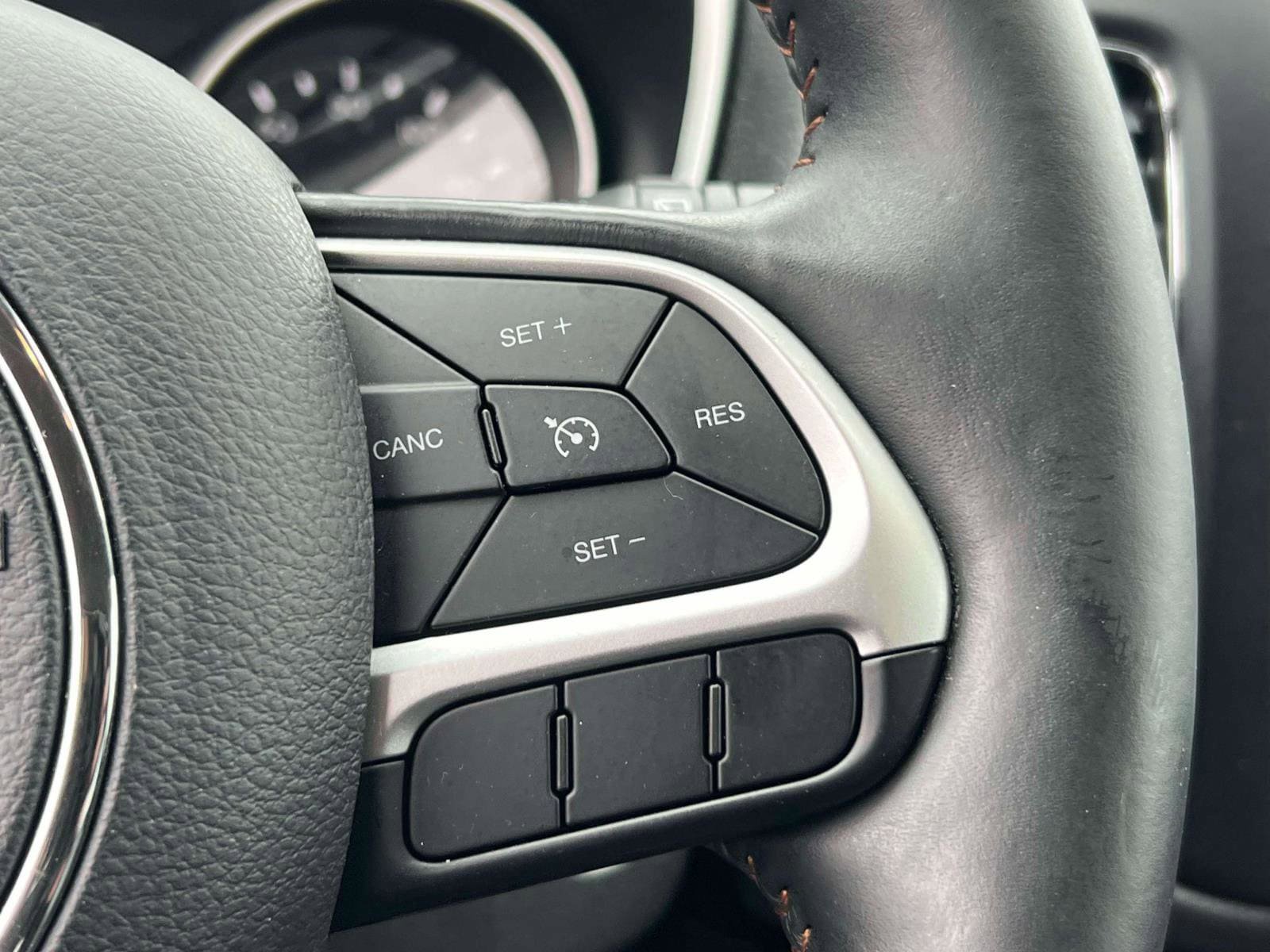 Used 2019 Jeep Compass Latitude w/ Cold Weather Group AWD/4WD image 21