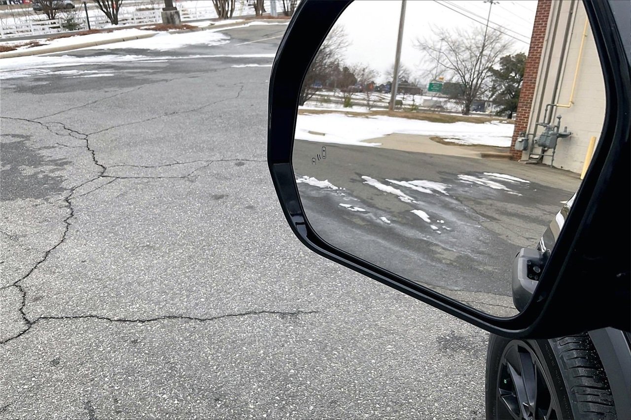 Used 2022 Toyota Tundra SR5 w/ SR5 Convenience Package image 30