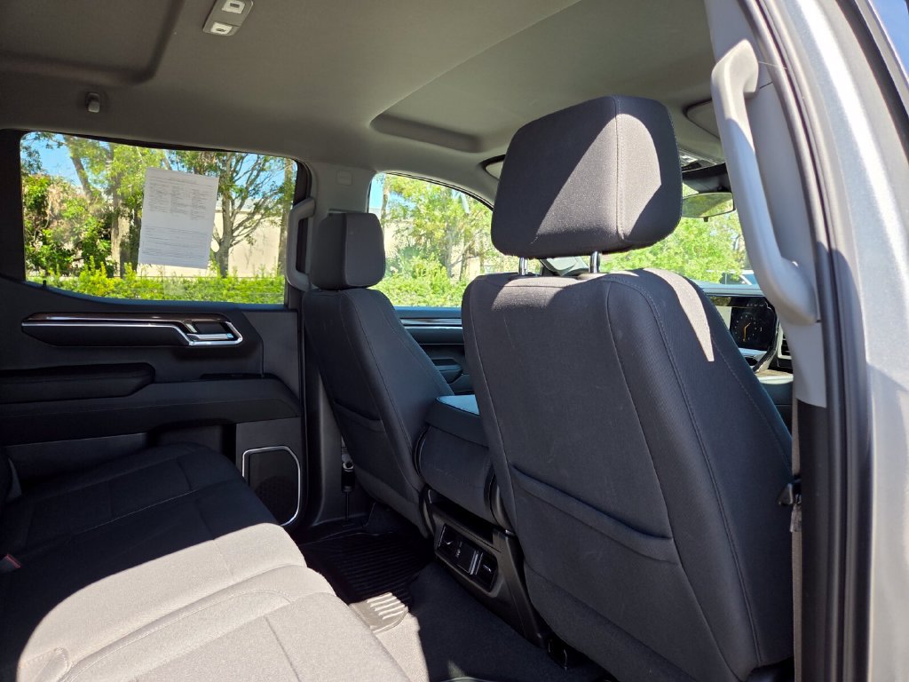 Used 2023 Chevrolet Silverado 1500 LT AWD/4WD image 17