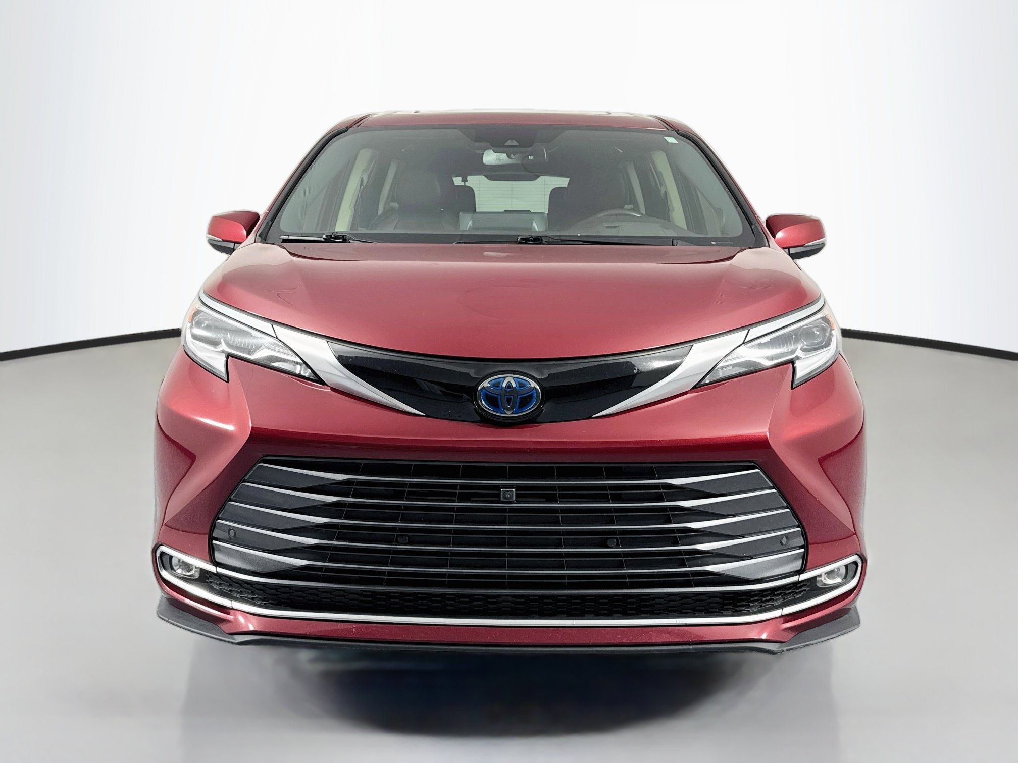 Used 2022 Toyota Sienna Platinum FWD image 2