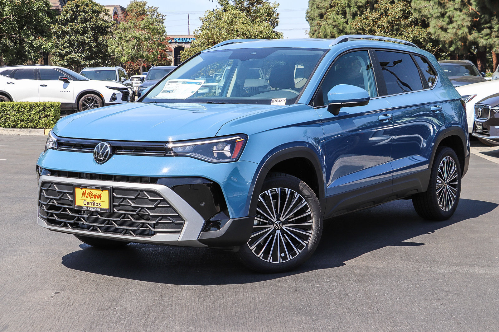 New 2026 Volkswagen Taos SE FWD image 1