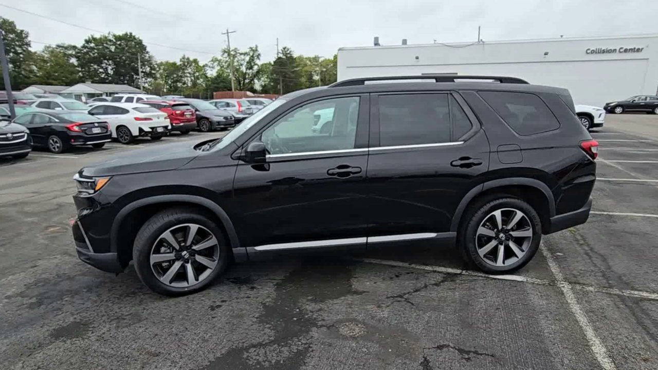 Used 2023 Honda Pilot Touring image 6