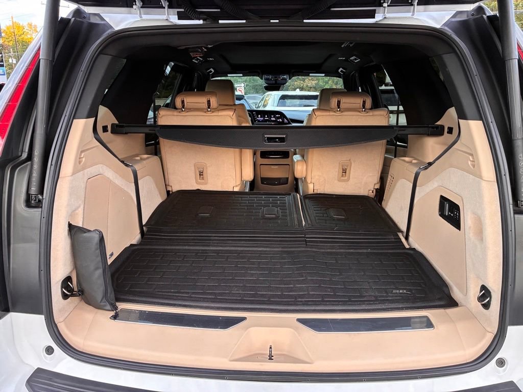 Used 2023 Cadillac Escalade Premium Luxury w/ Performance Package AWD/4WD image 12