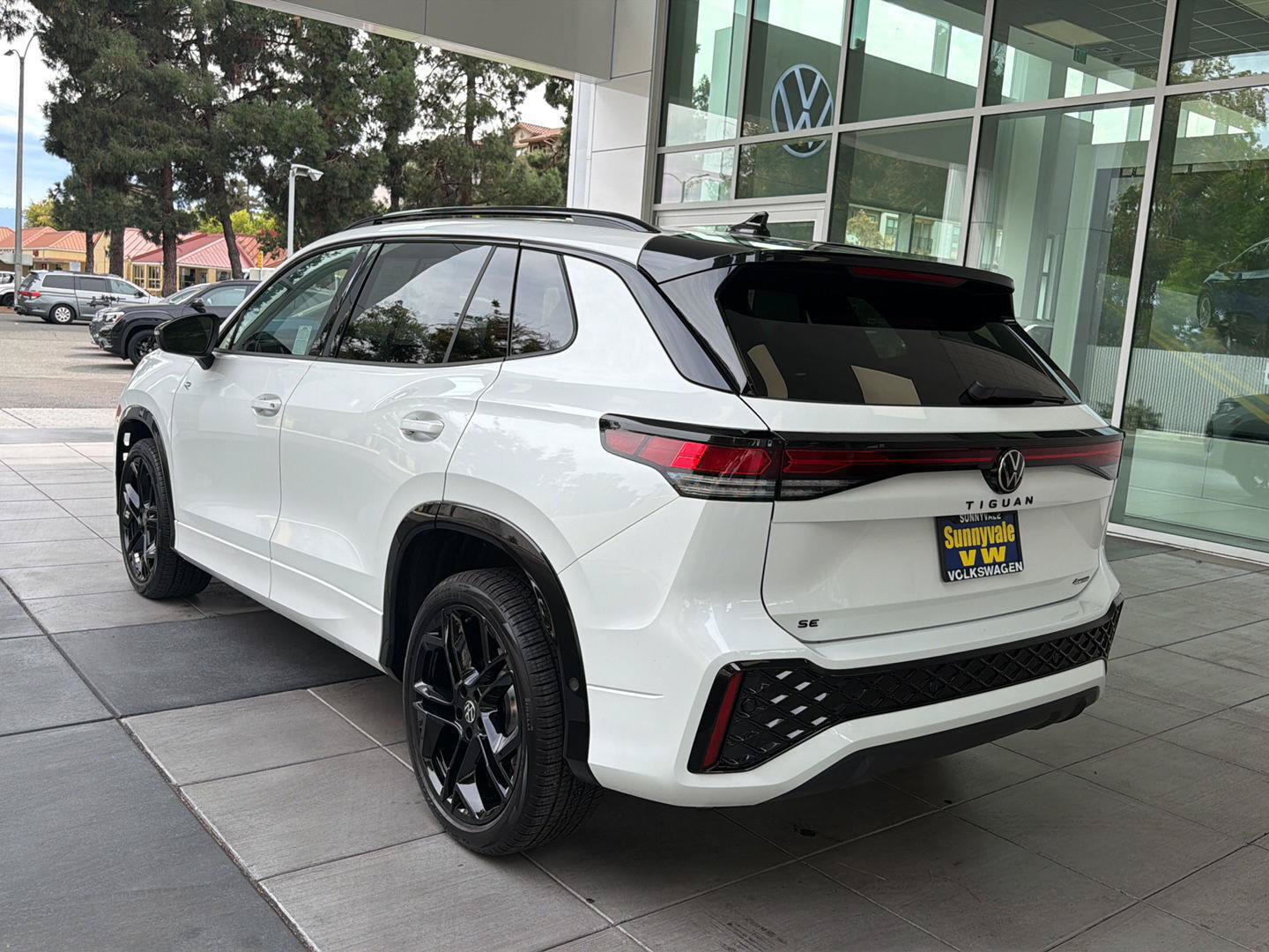 Certified 2026 Volkswagen Tiguan SE R-Line AWD/4WD image 3