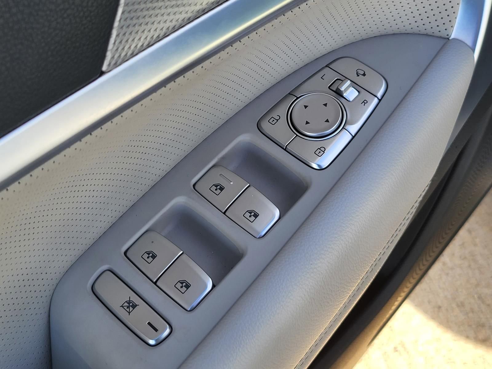 Used 2022 Genesis G70 3.3T image 22