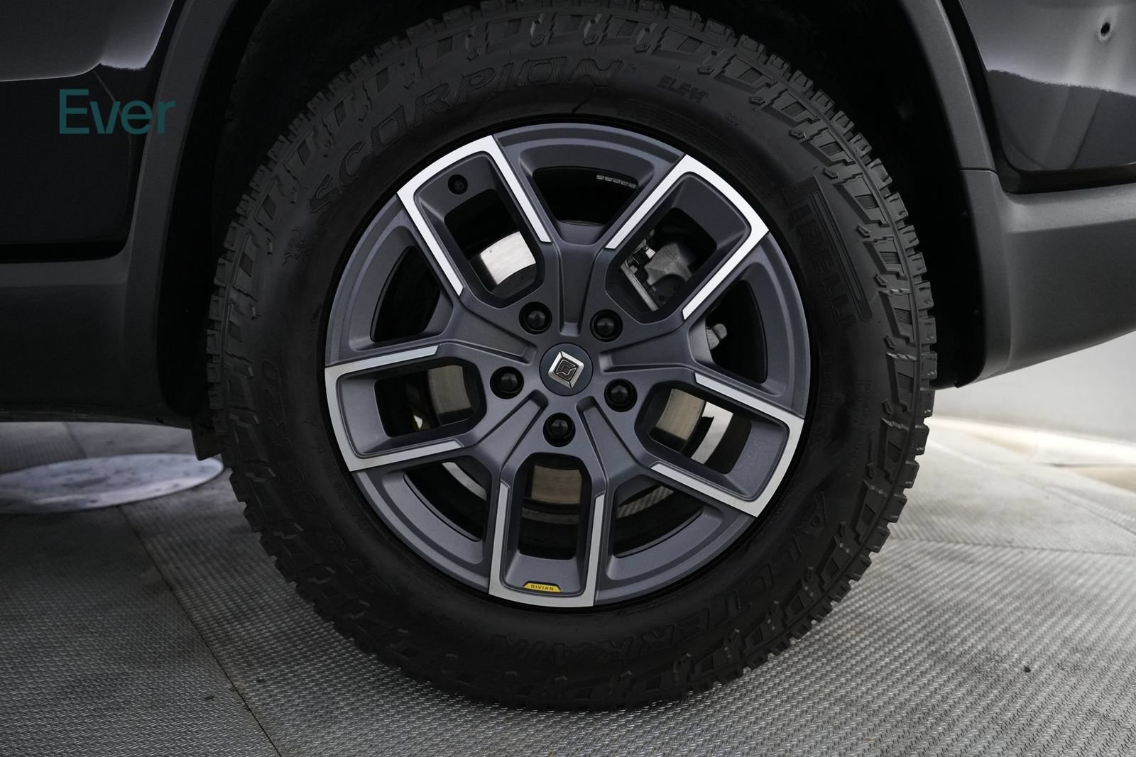 Used 2024 Rivian R1S Adventure AWD/4WD image 9