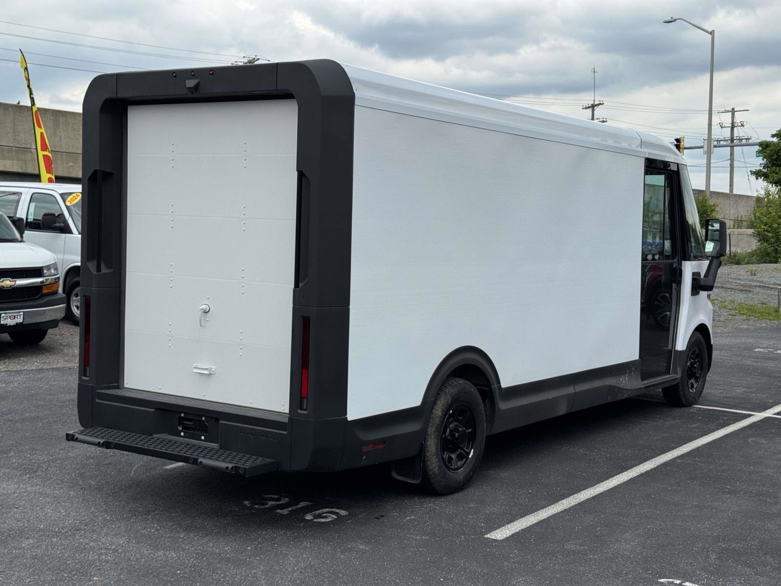 Used 2024 Chevrolet Brightdrop 600 w/ Commercial Equipment Package AWD/4WD image 18