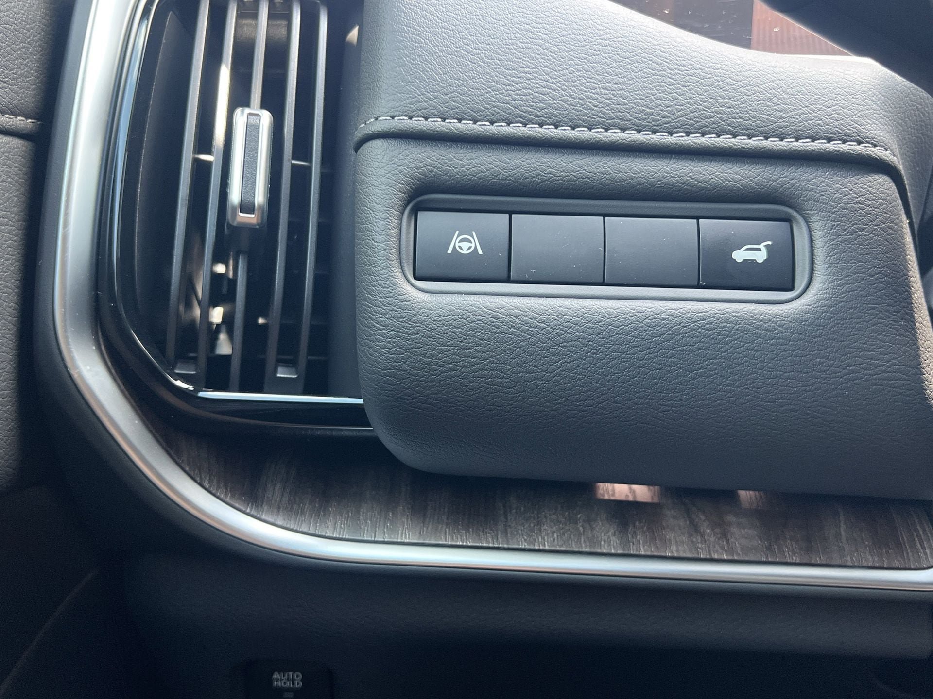 New 2026 Nissan Armada SL w/ Captain's Chari Seat Package AWD/4WD image 11