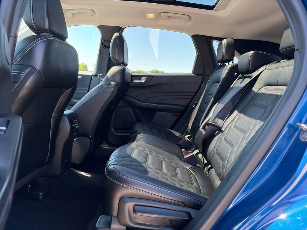 Used 2023 Ford Escape Platinum w/ Premium Technology Package AWD/4WD image 31