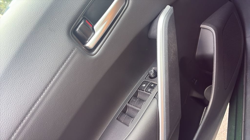 Used 2023 Toyota Corolla Cross XLE FWD image 19
