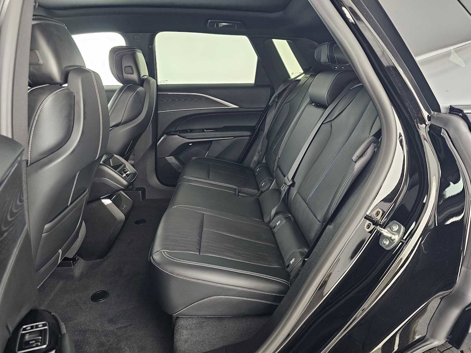 New 2026 Cadillac Lyriq Luxury image 16