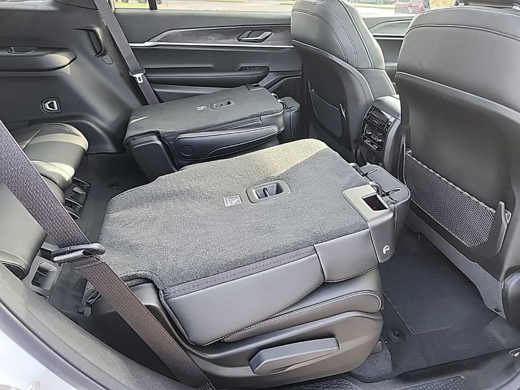 New 2025 Jeep Grand Cherokee L Limited w/ Black Appearance Package image 14