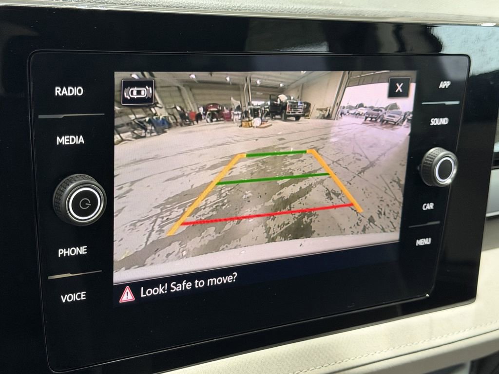 Used 2025 Volkswagen Taos SE FWD image 19