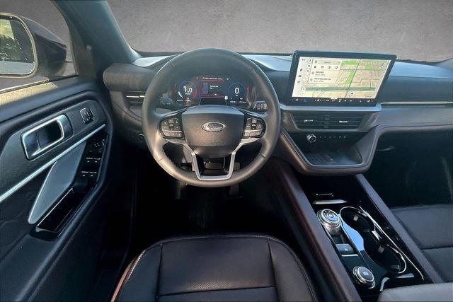 Used 2025 Ford Explorer Platinum w/ Ultimate Package image 4