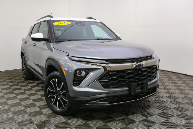 Used 2025 Chevrolet TrailBlazer ACTIV w/ Driver Confidence Package AWD/4WD image 3