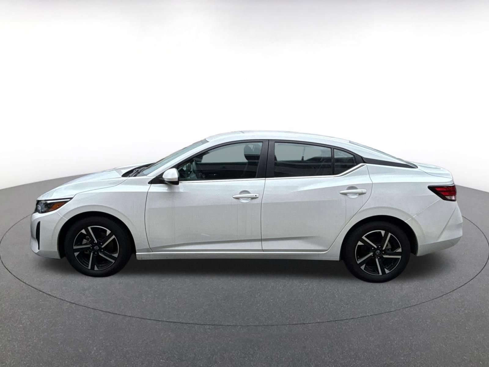 Used 2024 Nissan Sentra SV FWD image 10