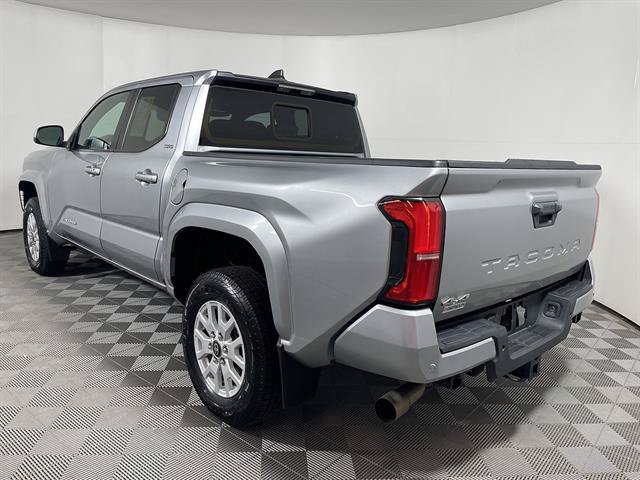 Certified 2024 Toyota Tacoma SR5 AWD/4WD image 5